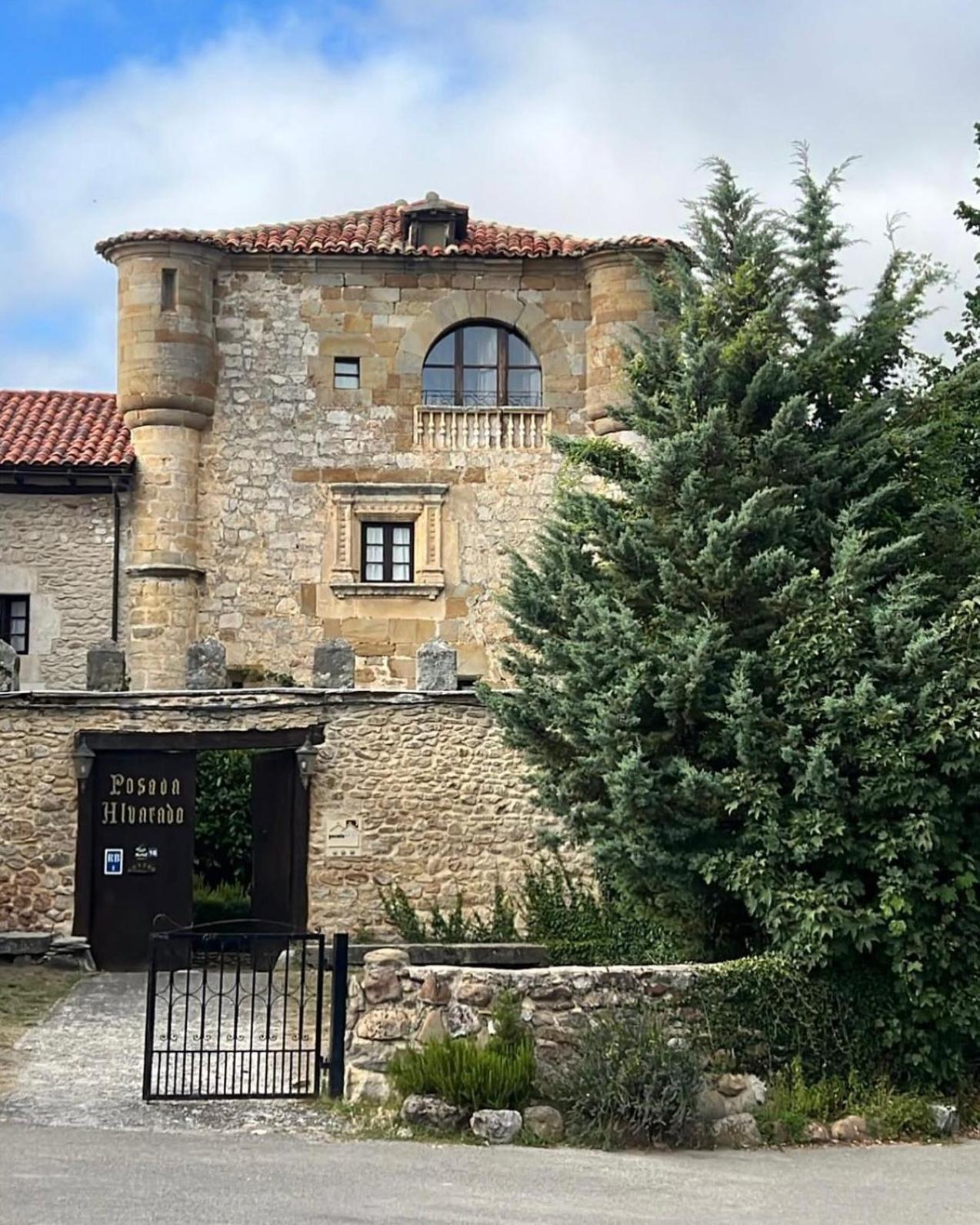 Palacio De Los Alvarado En Las Merindades El Ribero Екстериор снимка
