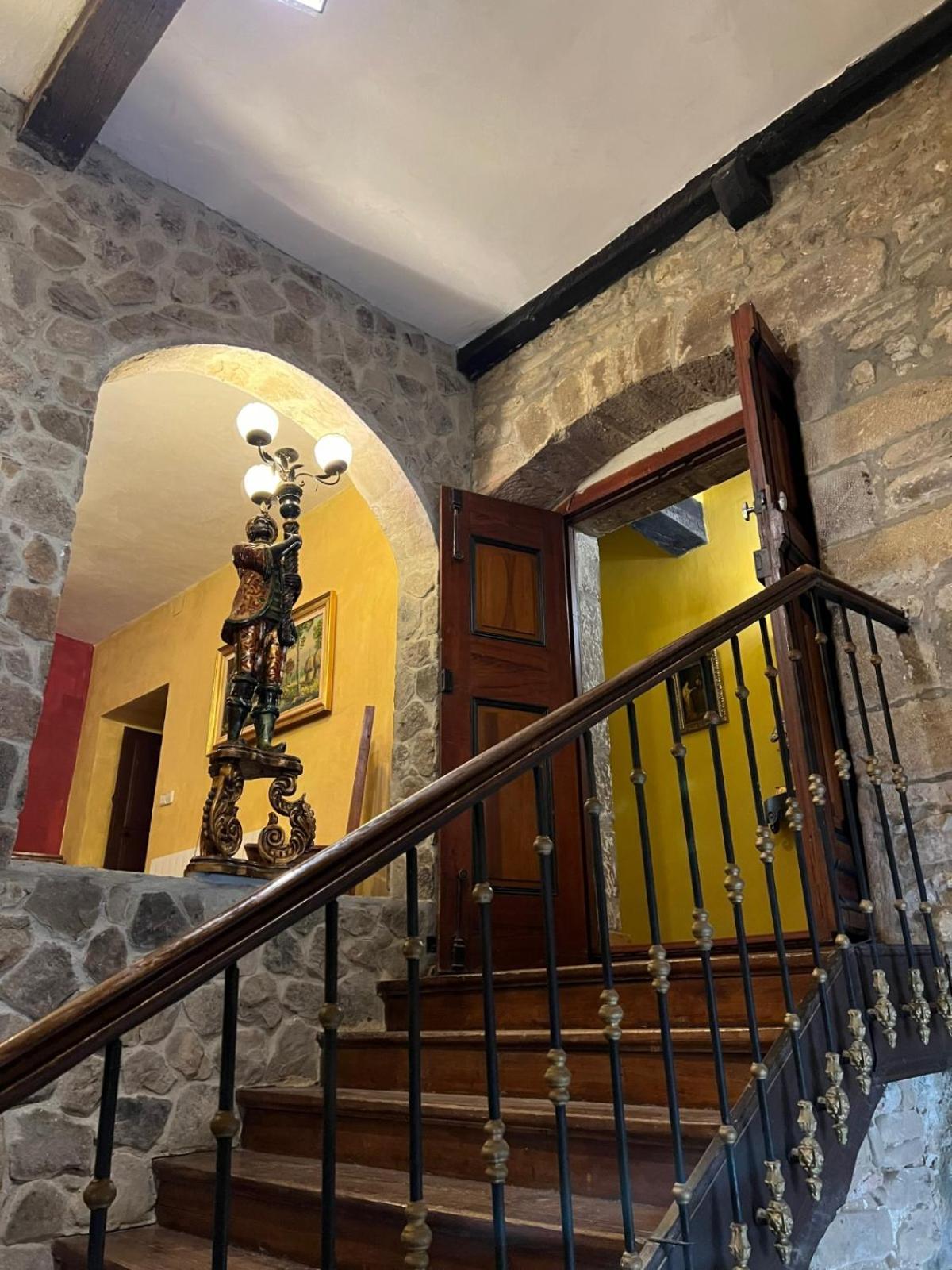 Palacio De Los Alvarado En Las Merindades El Ribero Екстериор снимка