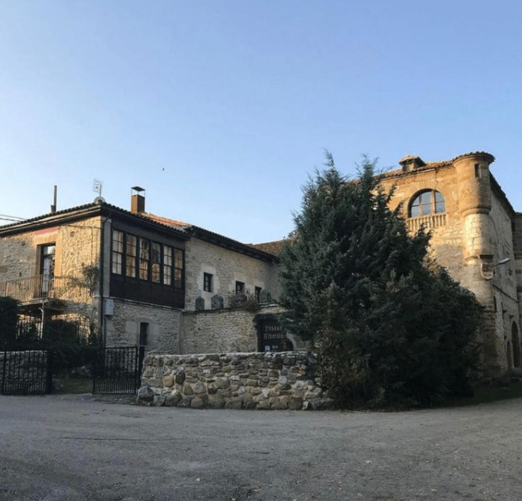 Palacio De Los Alvarado En Las Merindades El Ribero Екстериор снимка